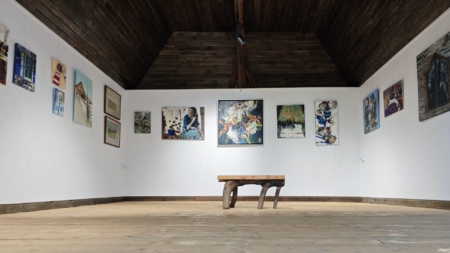 Expoziția de pictură „Arta-n șezătoare” reînvie atmosfera vieții autentice la sat