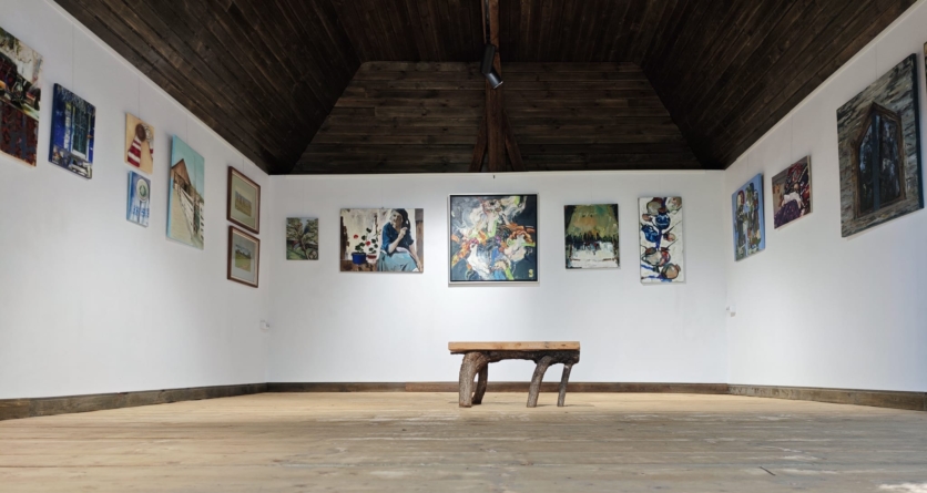 Expoziția de pictură „Arta-n șezătoare” reînvie atmosfera vieții autentice la sat