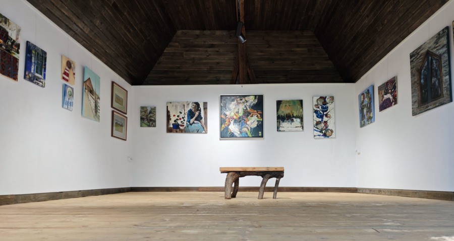 Expoziția de pictură „Arta-n șezătoare” reînvie atmosfera vieții autentice la sat