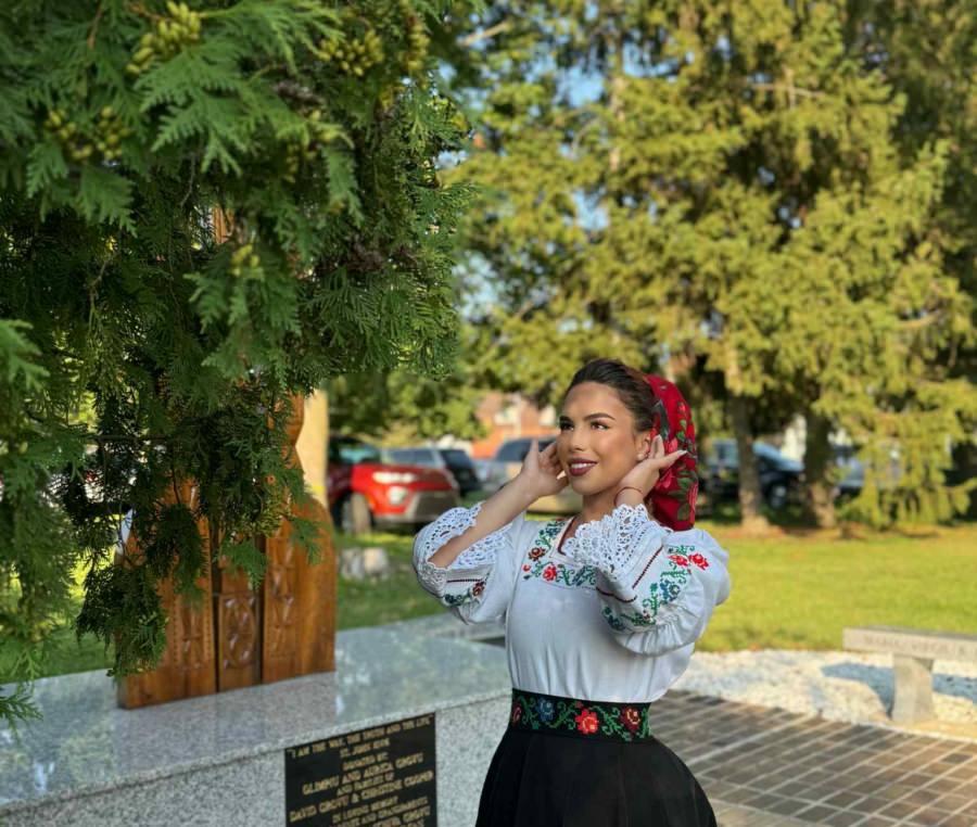 Antonia Maria Criste: „Eu, crescând la țară, sunt familiarizată cu tradițiile, deoarece la sat totul e mai autentic, mai ales costumele tradiționale, mâncarea, obiceiurile…”