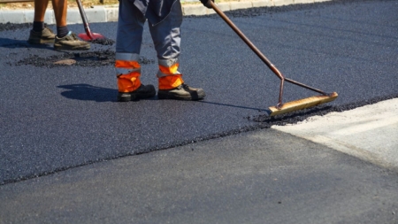 La Sighetu Marmației se desfășoară lucrări de asfaltare a străzilor