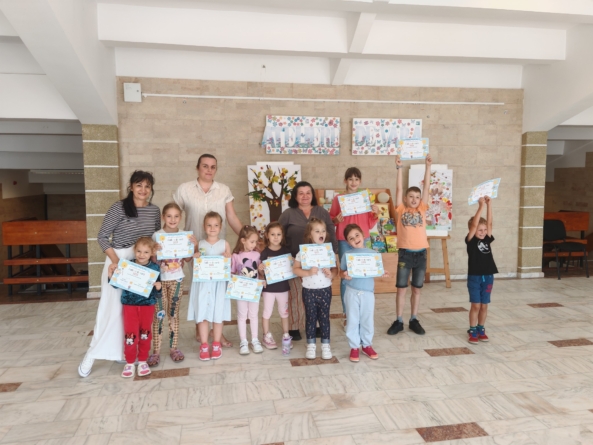 Ultimul atelier de vară desfășurat la Casa de Cultură Vișeu de Sus s-a încheiat cu multă culoare și zâmbete