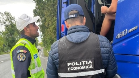 Controale în trafic și la societăți comerciale făcute de polițiștii Serviciului de Investigare a Criminalității Economice