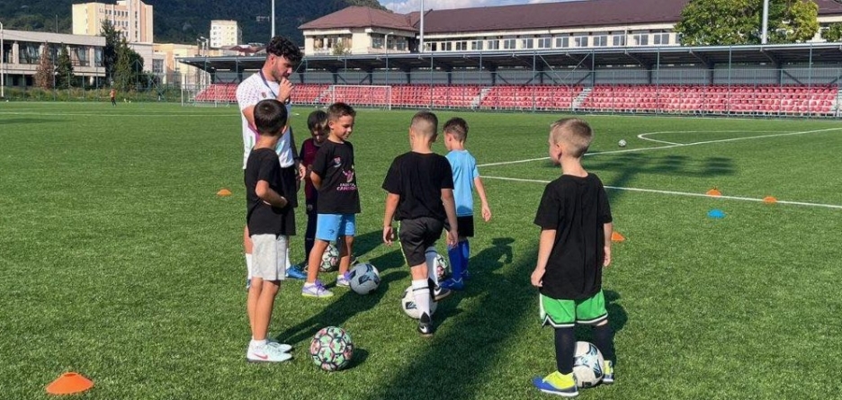 Se fac înscrieri la fotbal la Fabrica de Campioni