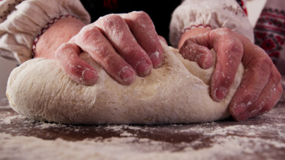 Atelier gastronomic despre pâine la Muzeul Satului Maramureșean din Sighetu Marmației