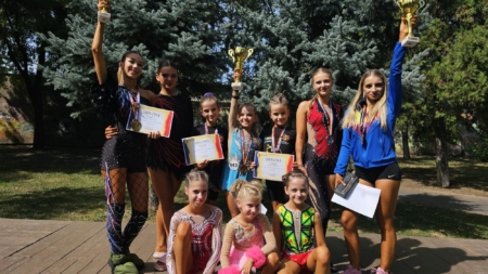 Rezultate excepționale obținute de CS Red&Black Dance la Cupa României de la Brașov