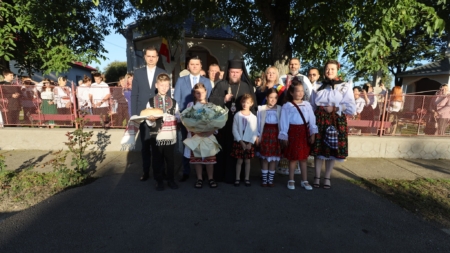 PS Părinte Timotei Sătmăreanul a resfințit biserica Parohiei „Sfinții Apostoli Petru și Pavel” din localitatea Dacia