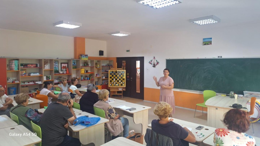 Au început cursurile de limba engleză pentru seniorii băimăreni la Centrul Rivulus Pueris din Baia Mare