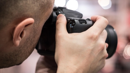 „Ascensiuni” – expoziție de fotografie la Biblioteca Județeană