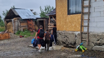 Solidaritate la început de an școlar: Peste 50 de copii din Desești au primit ghiozdane pline cu rechizite și speranțe