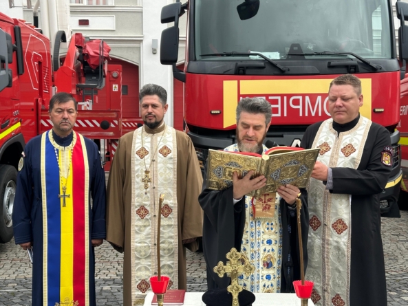 Pr. Ioachim Tomoiaga a celebrat în avans Ziua Pompierilor, la sediul Inspectoratului pentru Situații de Urgență Maramureș