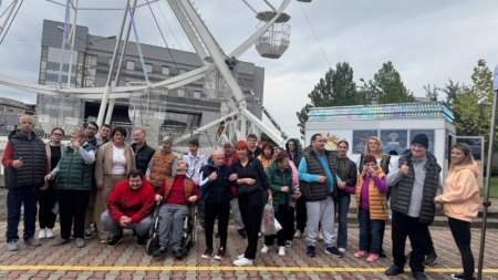 Rezidenții din Locuințele Maxim Protejate ASSOC de la Groși au trăit momente de neuitat la Sărbătoarea Castanelor