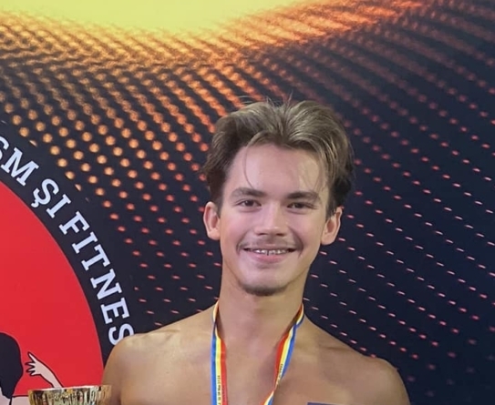 Matei Amarandei, sportiv în cadrul secției de fitness la CSM Baia Mare: „Acest sport m-a învățat disciplina, să am o alimentație corectă, să mă antrenez corect…”