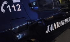 Scandal într-un local din Baia Mare. Un bărbat a fost luat pe sus de jandarmi și dus la poliție