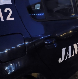 Scandal într-un local din Baia Mare. Un bărbat a fost luat pe sus de jandarmi și dus la poliție