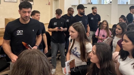 Jucătorii de la CS Minaur, la întâlnire cu elevii de la Colegiul ”Vasile Lucaciu”