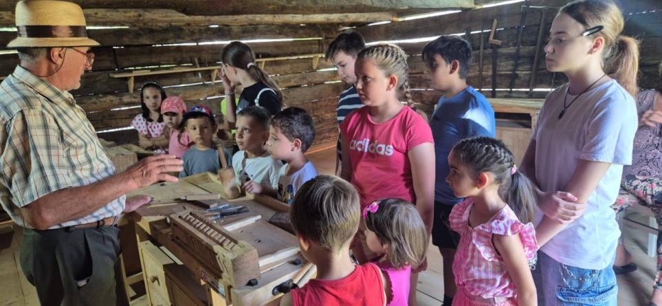 Atelierele din programul ”Meșterește cu noi!”, la final