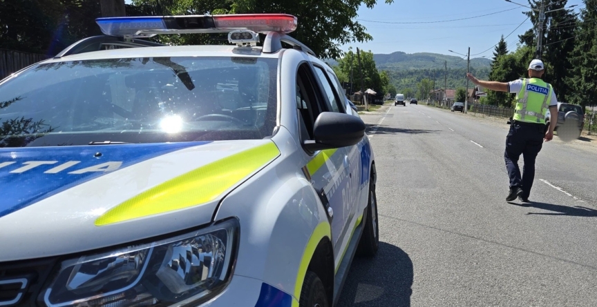 Prins după ce a consumat alcool și fără permis la volanul unei mașini cu numere false