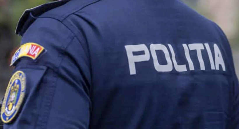 Tineri luați la bătaie de indivizi purtând cagule care au intrat peste ei în casă. Trei agresori au fost reținuți