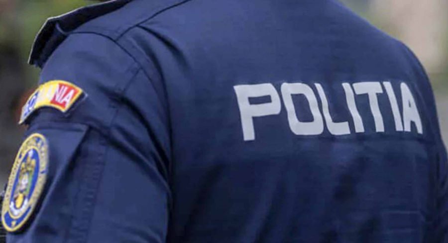 Tineri luați la bătaie de indivizi purtând cagule care au intrat peste ei în casă. Trei agresori au fost reținuți