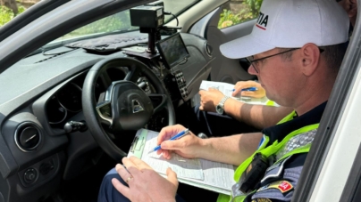 Prinși la volan deși aveau permisele reținute