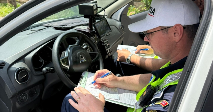 Un șofer aflat sub influența alcoolului a lovit cinci mașini