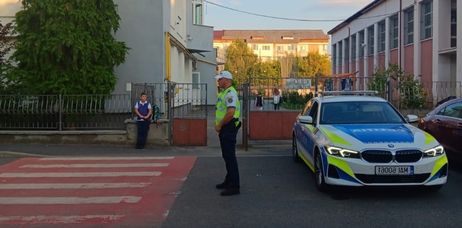 Polițiștii maramureșeni, alături de elevi și dascăli