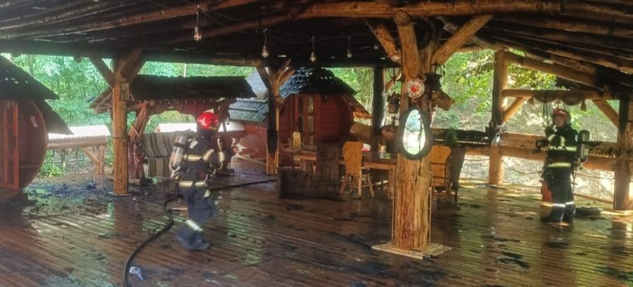 Incendiu într-o gospodărie din Baia Sprie. Un copil și un adult au avut atacuri de panică