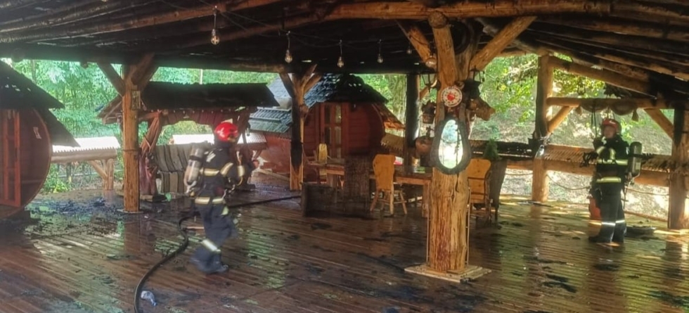 Incendiu într-o gospodărie din Baia Sprie. Un copil și un adult au avut atacuri de panică