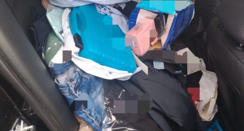 Prins pe când vindea produse contrafăcute