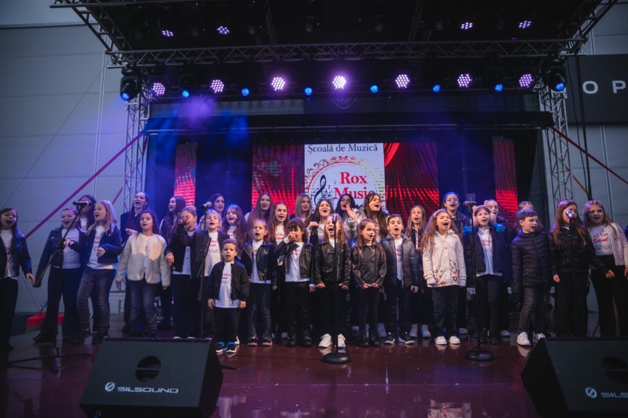 Școala de Muzică RoxMusic vă invită la un spectacol muzical și sportiv