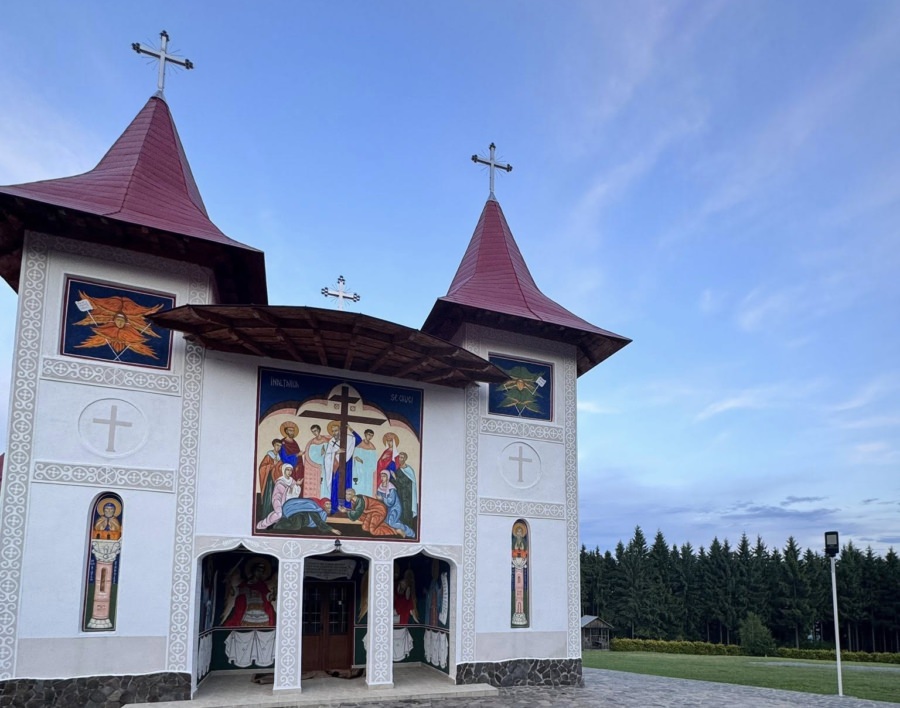 Mănăstirea Șatra din Țara Lăpușului își serbează hramul în această duminică