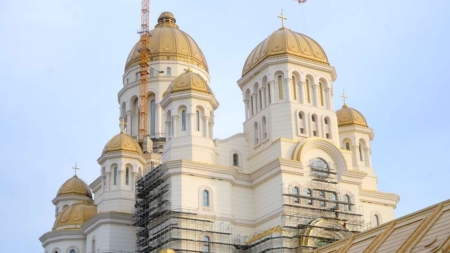 În luna octombrie se organizează un pelerinaj la Sfințirea Catedralei Naționale