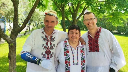 Supereroii Asociației ASSOC Baia Mare, pregătiți pentru competiția cu obstacole „Spartan Race” de la București