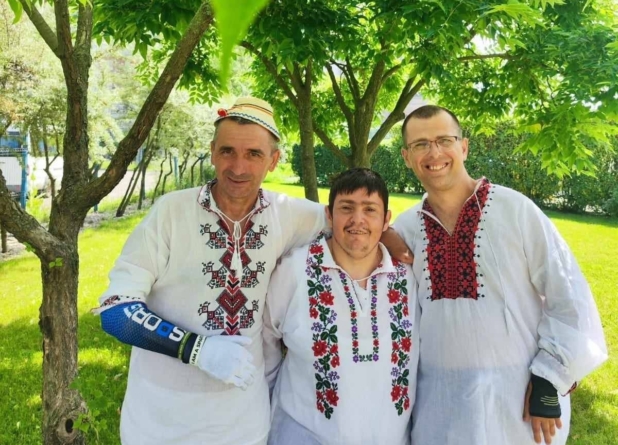 Supereroii Asociației ASSOC Baia Mare, pregătiți pentru competiția cu obstacole „Spartan Race” de la București