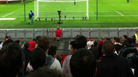 Despre fotbalul văzut din tribune, când înjurătura ține loc de fairplay