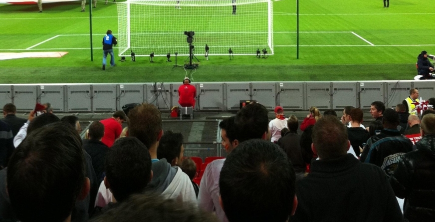 Despre fotbalul văzut din tribune, când înjurătura ține loc de fairplay