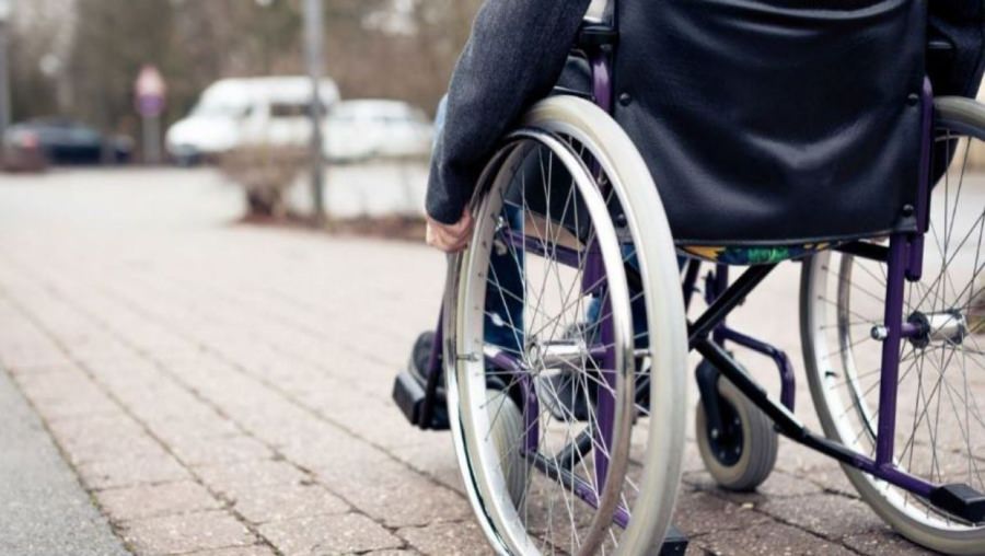 Persoanele cu dizabilități pot beneficia de echipamente asistive prin programul național „Tech Assist”