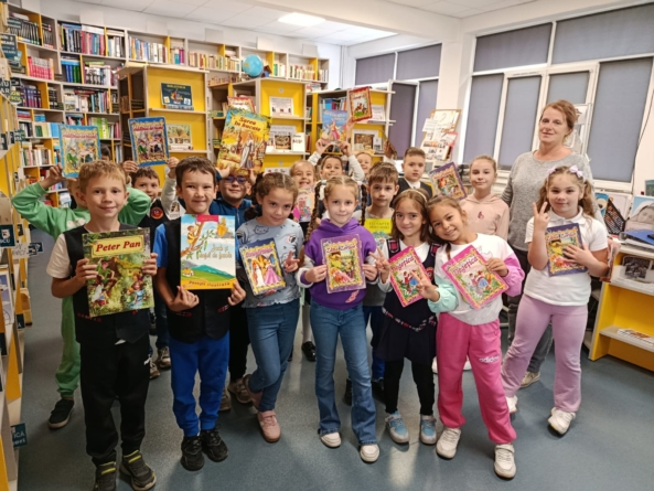 Elevii de la Școala Gimnazială nr. 18 din Baia Mare au descoperit magia lecturii la biblioteca școlii