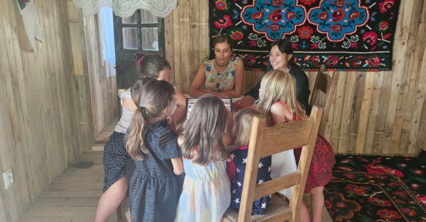 Copiii români din Nisa descoperă frumusețea tradițiilor prin muzică și dans