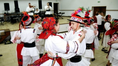 În 2 noiembrie: Comuna Lăpuș organizează „Joc în sat”