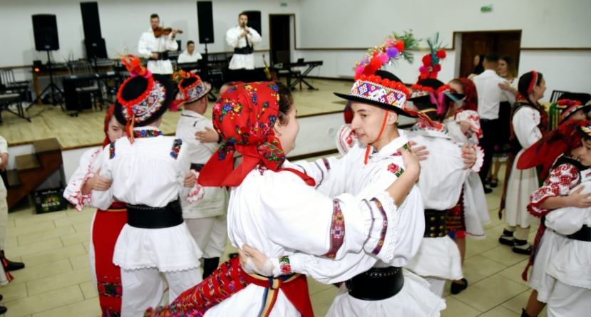 În 2 noiembrie: Comuna Lăpuș organizează „Joc în sat”