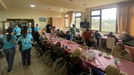 „Dăruind, îți faci comoară”: ASCOR Baia Mare a lansat o campanie de strângere de alimente pentru bunicii de la Centrul „Bunul Samarinean” din Coroieni