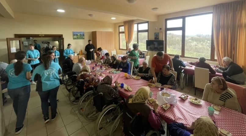 „Dăruind, îți faci comoară”: ASCOR Baia Mare a lansat o campanie de strângere de alimente pentru bunicii de la Centrul „Bunul Samarinean” din Coroieni