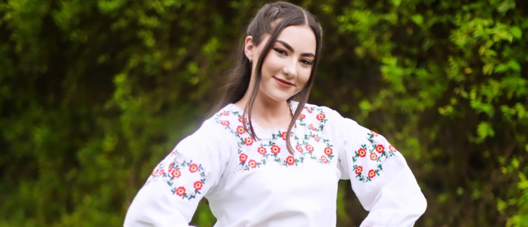 Talent, credință și perserverență: De vorbă cu Paula Andreica, o tânără cu suflet de artist