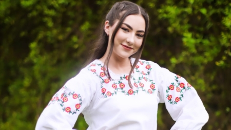 Talent, credință și perserverență: De vorbă cu Paula Andreica, o tânără cu suflet de artist