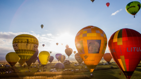 Baloanele cu aer cald colorează din nou cerul Țării Lăpușului