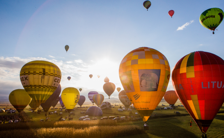 Baloanele cu aer cald colorează din nou cerul Țării Lăpușului