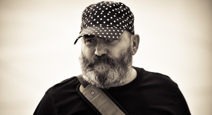 Jurnalistul și scriitorul Mircea Grumaz lansează volumul de poezii „Noroc că n-am ghinion”