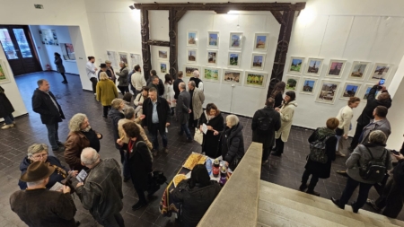 Vernisajul expoziției „Clăi și biserici. Călătorind prin Maramureș 2024 – 2025” a avut loc la Muzeul Etnografic al Maramureșului din Sighet